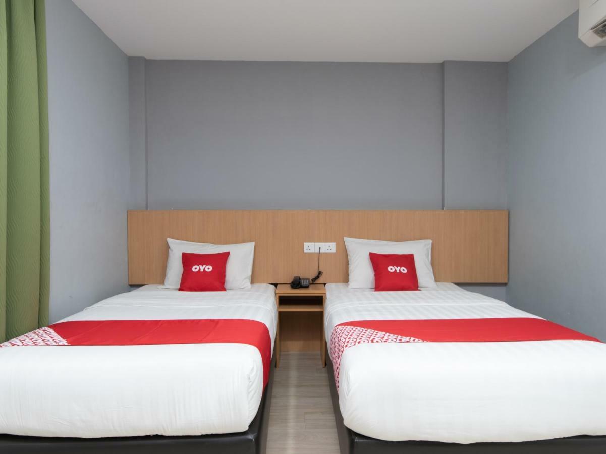 Oyo 89344 Labuan Avenue Hotel Esterno foto