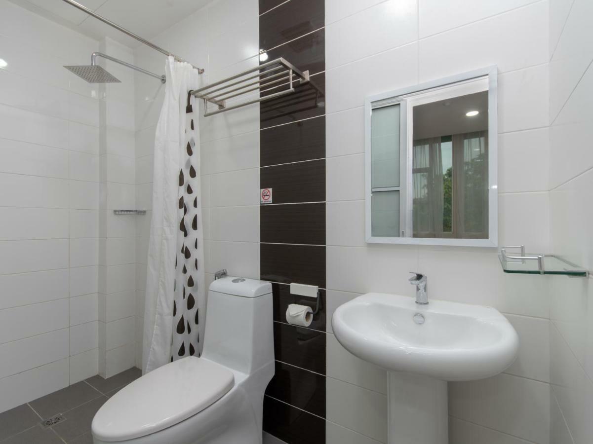 Oyo 89344 Labuan Avenue Hotel Esterno foto