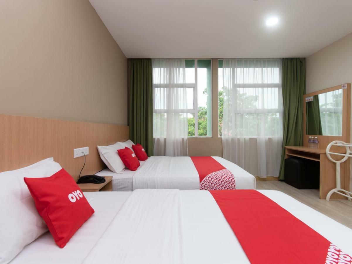 Oyo 89344 Labuan Avenue Hotel Esterno foto
